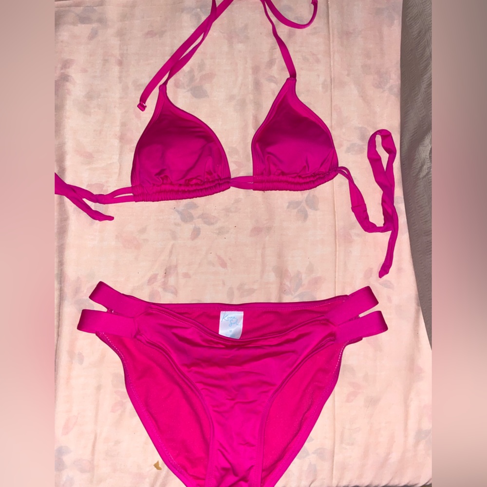 Hot pink two-piece 💋